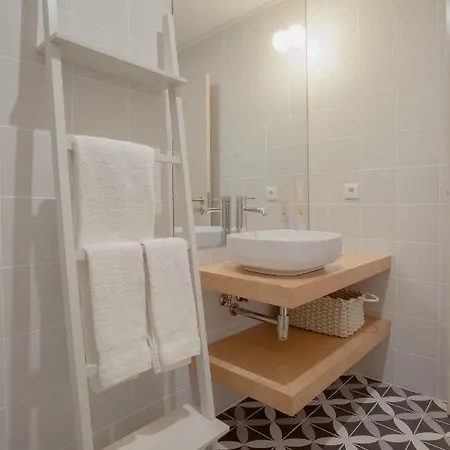 Liiiving In | Luxury Boutique