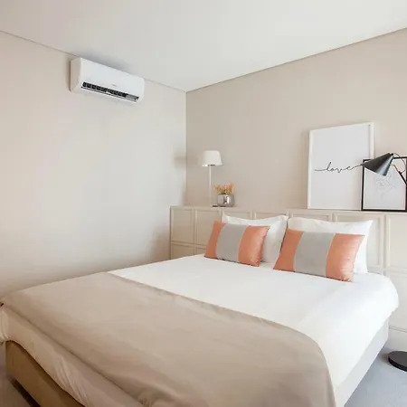 Liiiving In | Luxury Boutique *