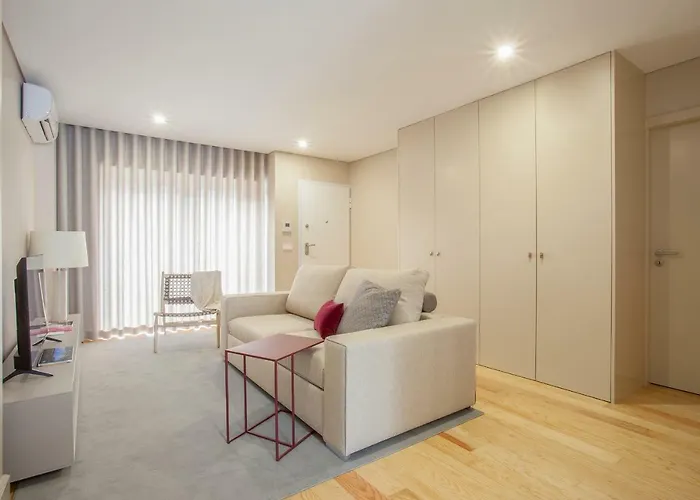 Liiiving In | Luxury Boutique *